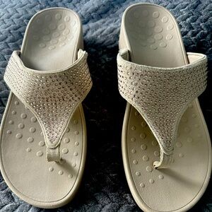 Vionic Pacific Naples wedge flip flop in cream with rhinestones, size 9.